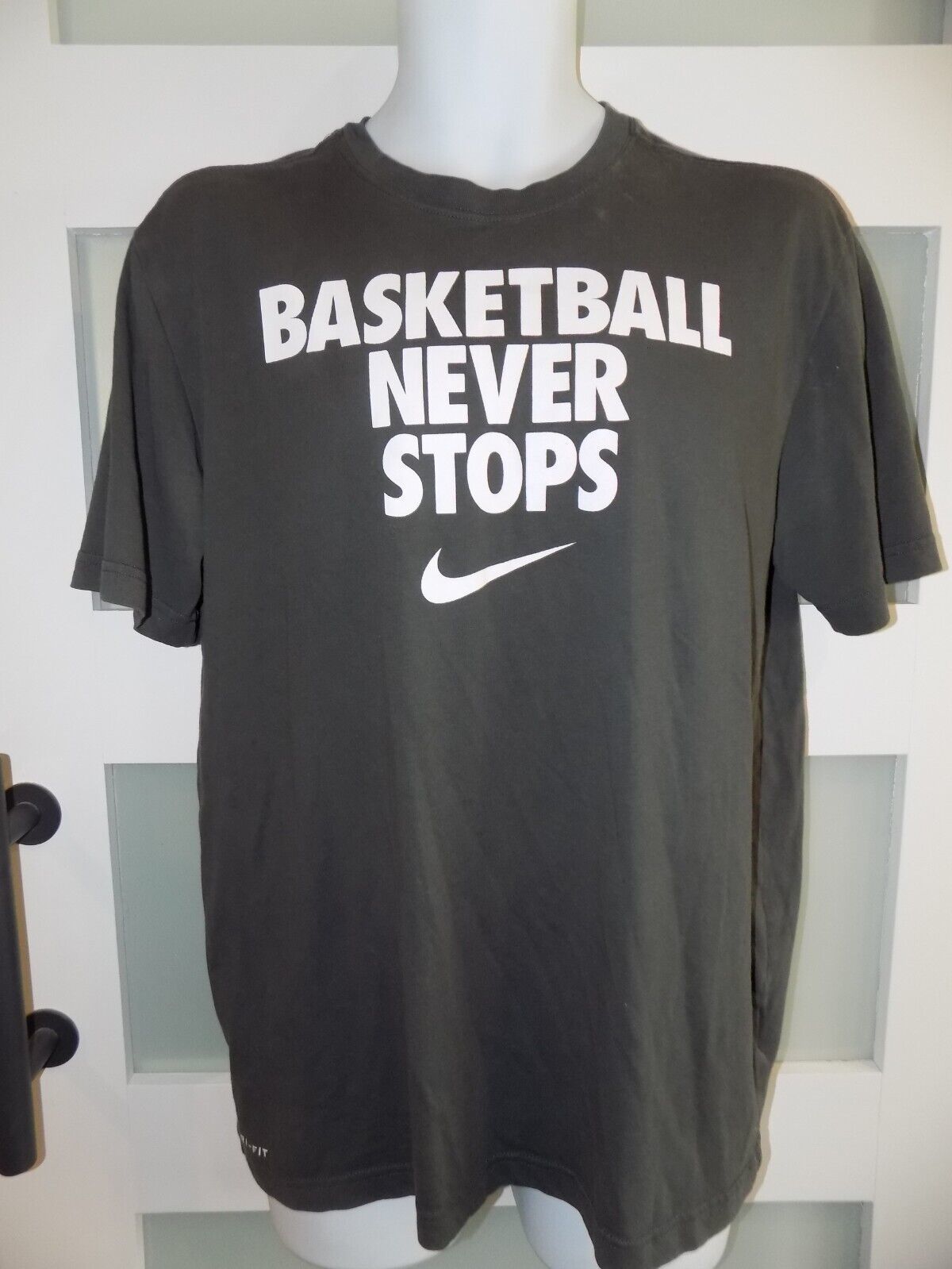 Nike &quot;Basketball Never Stops&quot; Dri-Fit SS Gray T-Shirt Size M Men&#39;s EUC - $17.10