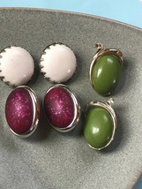 Vintage Lot of White Round Green Oval &amp; Cranberry Mottled Plastic Cab Clip Earri - £7.70 GBP
