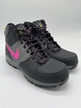 Authenticity Guarantee 
Nike Manoa Leather SE Black Active Fuchsia-Iron Grey ... - £81.51 GBP