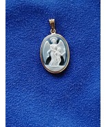 14 Karat Yellow Gold Cameo Etched Angel Pendant Free Shipping - $2,190.08 MXN