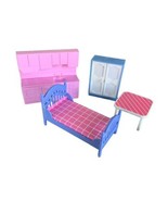 Dollhouse Miniatures Furniture Lot Vintage Bed Plastic Kitchen Table Clo... - $16.55 CAD