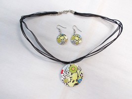 LIME GREEN w BLUE FLORAL WOOD PENDANT BLACK RIBBON NECKLACE &amp; EARRINGS SET - $3.99