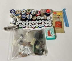 Colorful Lot Of 35+ Vintage Spools Sewing Thread &amp; Some Assorted Buttons - £15.33 GBP
