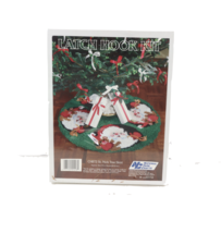 NOS Vintage 80s National Yarn Crafts Latch Hook St Nick Christmas Tree Skirt 33&quot; - £46.40 GBP