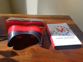 View-Master Virtual Reality Viewer 2015 Mattel w/ Nat. Geographic Wildlife Pack - £19.31 GBP