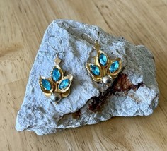 Vintage Bright Aqua Unfoiled Glass Dangle &amp; Gold Tone Earrings EUC - $24.75