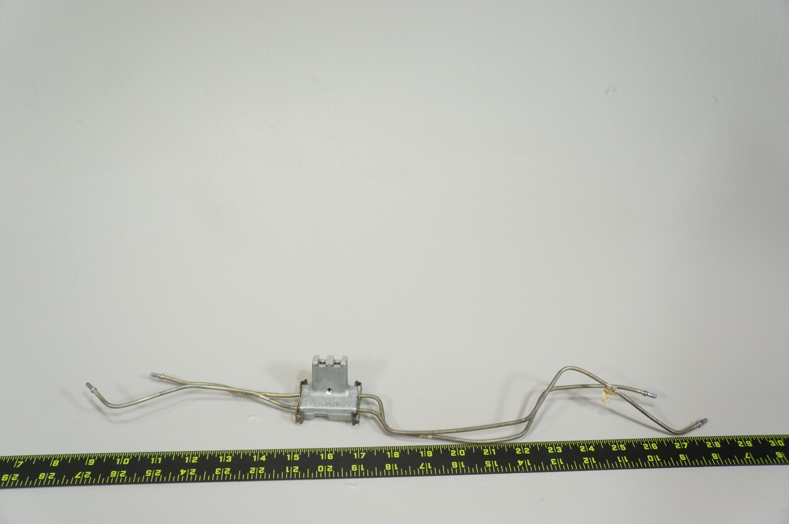 90-02 mercedes sl320 sl500 CONVERTIBLE front lock latch distribution line block Item image 6