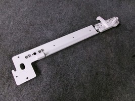 5303918689 FRIGIDAIRE FREEZER DOOR RAIL ASSEMBLY LEFT SIDE - $1,169.38 MXN