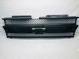2002 2003 2004 2005 2006 2007 CHEVY TRAILBLAZER FRONT CENTER OEM GRILLE - $55.00