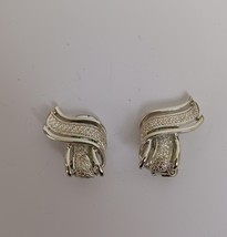 Vintage Silver Elegant Ribbon Clip On Earrings Unmarked - $168.38 MXN