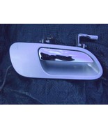 1998 2002 CONTINENTAL RIGHT FRONT DOOR HANDLE SILVER OEM USED ORIG LINCOLN - $1,575.36 MXN