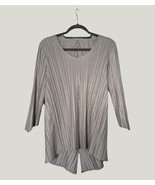 Vanite Couture Grey Pleats Blouse M - $2,026.28 MXN