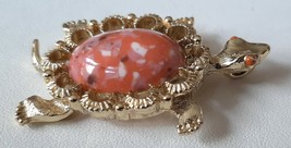 GERRY&#39;S Turtle Brooch Pin Pendant Pink Speckled Cabochon Gold Tone Setting 1970s - £15.79 GBP