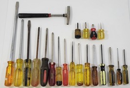 *J2) Vintage Mixed Lot of 21 Tools Screwdrivers Upholsterer Hammer - €17,00 EUR *J2) Vintage Mixed Lot of 21 Tools Screwdrivers Upholsterer Hammer - €17,00 EUR