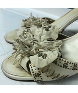 BCBGmaxazaria cream leather flower fringe slide heels women’s size 8.5 BCBG - £26.48 GBP