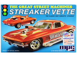 Skill 2 Model Kit 1967 Chevrolet Corvette Stingray &quot;Streaker Vette&quot; &quot;The Great S - £39.77 GBP