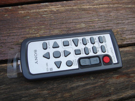 Genuine Sony RMT-835 DVD HDD Handycam Camcorder Remote Control Unused Battery - £10.82 GBP