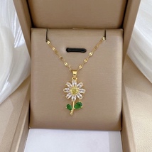 18K Gold Plated Crystal Flower Pendant Necklace for Women,Flower Necklace - £9.48 GBP