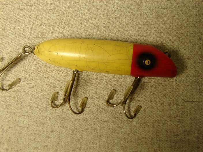 Wood Lure 4-1/2&quot; long vintage unmarked 3 triple hooks - $8.91