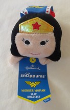 Hallmark Itty Bittys Snappums DC Comics Wonder Woman Plush Slap Bracelet - £7.93 GBP