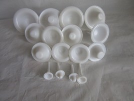 lot of 29 pieces Wilton Cake Decorating flower forms &amp; Supplies-lightly used - £12.55 GBP
