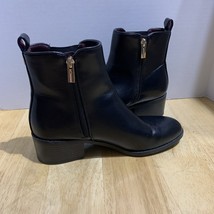 Tommy Hilfiger Women&#39;s Black Brae Mid Heel Pull On Chelsea Boots Size 8.5M - $24.75