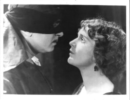 THE MARK OF ZORRO (1920) Douglas Fairbanks &amp; Marguerite De La Motte Close Shot - £15.80 GBP