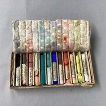 Vintage Grumbacher Finest Soft Pastels For Artists Cat No 1 Box Set Of 12 - $9.46