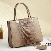  Women&#39;s Bag  Stylish Good Texture Bright Leather Crocodile Pattern Portable Lar - £34.32 GBP