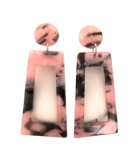 New Fashion Jewelry Women&#39;s Dangle/ Drop Earrings Pink Black Acrylic 2 1/4 inch - £7.01 GBP