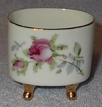 Lefton Roses and Gold Trim Cigarette Holder - £4.75 GBP