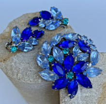 Juliana D&amp;E Verified Blue Circle Flower Rhinestone Brooch Pin &amp; Clip Ear... - £154.08 GBP