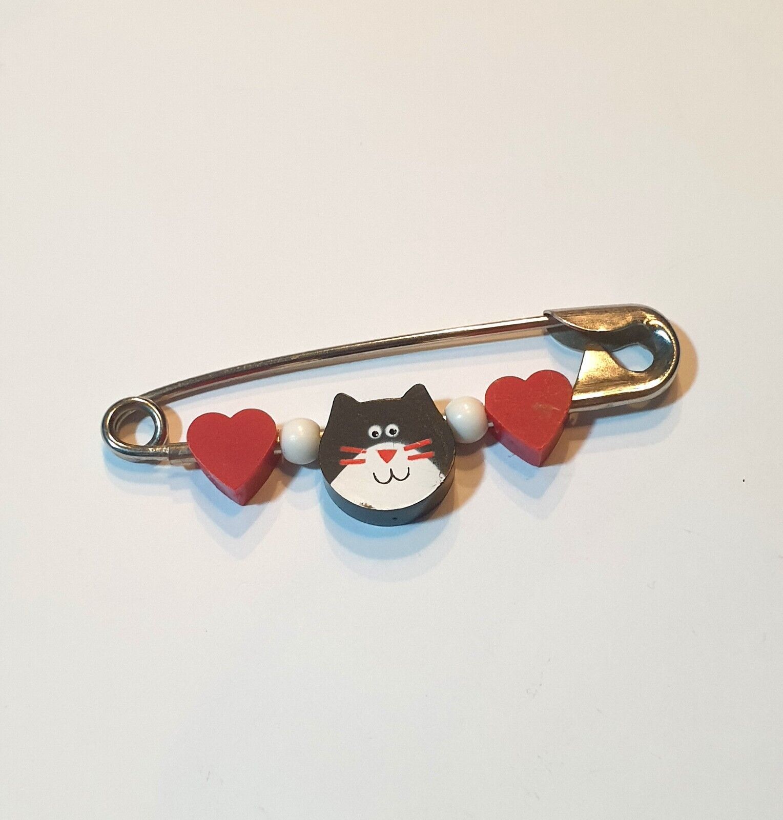 Hallmark Cards Inc - HMK. CDS. - Valentine&#39;s Cat &amp; Hearts Lapel Pin Broo... - $21.29