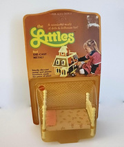 The Littles Vintage Die Cast White Metal Bed Pretend Play Dollhouse Furniture - £21.54 GBP