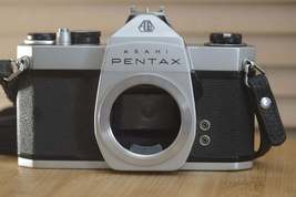 Asahi Spotmatic sp 1000 with strap. In near Mint condition. These are super coll - £141.40 GBP