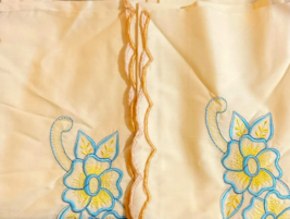 Vtg Set of Embroidered Pillowcases Yellow & Blue Floral Scalloped Edge 27" x 19" image 3