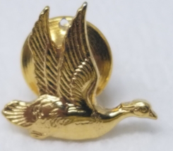 Canadian Goose Lapel Pin Flying Wings Gold Color Vintage - £8.77 GBP