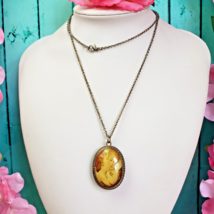 Vintage First Kiss White Cat Eye Stone Double Face Gold Tone Pendant Necklace - £13.54 GBP