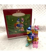 Vintage Hallmark &quot;Donald &amp; Daisy at Lover&#39;s Lodge&quot; Keepsake Ornament (20... - $475.53 MXN