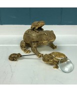 VTG BOMBAY BRASS FROG PIGGY BACK 3 PC DESK SET *read - $1,696.42 MXN