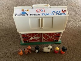 Vintage 1967 915 Fisher Price Little People Play Family Farm Barn  - $48.51
