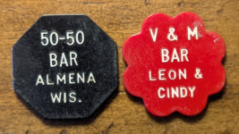 Almena, Wisconsin WI 50-50 Bar V &amp; M Bar Maverick Plastic Trade Token Lot - $9.98