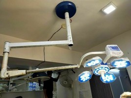 Latest Ceiling/mobile LED Surgical Light Operation Theater &amp; Examination Light  - £1,309.79 GBP