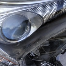 2016-2018 Toyota Prius Two-Eco Headlight Lamp LED Passenger Right RH image 4