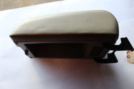 2003-2006 INFINITI G35 SEDAN CENTER ARM REST LID WITH REAR VENTS J5106 image 4