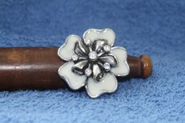 Fashion Ring - One Size Fits Most (New) White Flower - W/ Faux Diamonds Size 7-8 - £6.57 GBP