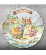 AVON &quot;SPRINGTIME STROLL&quot; 1991 EASTER BUNNY PLATE TRIMMED IN 22K GOLD 5&quot; ... - $111.57 MXN
