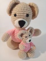 Vtg Handmade Knit Crochet Plush Brown Momma &amp; Baby Mouse Pink Plush Nursery - £16.73 GBP