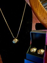 Goldtone Conch Shell Necklace and Complimentary Pierced Earrings - £9.55 GBP