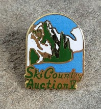 SKI COUNTRY AUCTION V 5 Mountains Souvenir Vintage Travel Lapel Hat PIN - £7.18 GBP